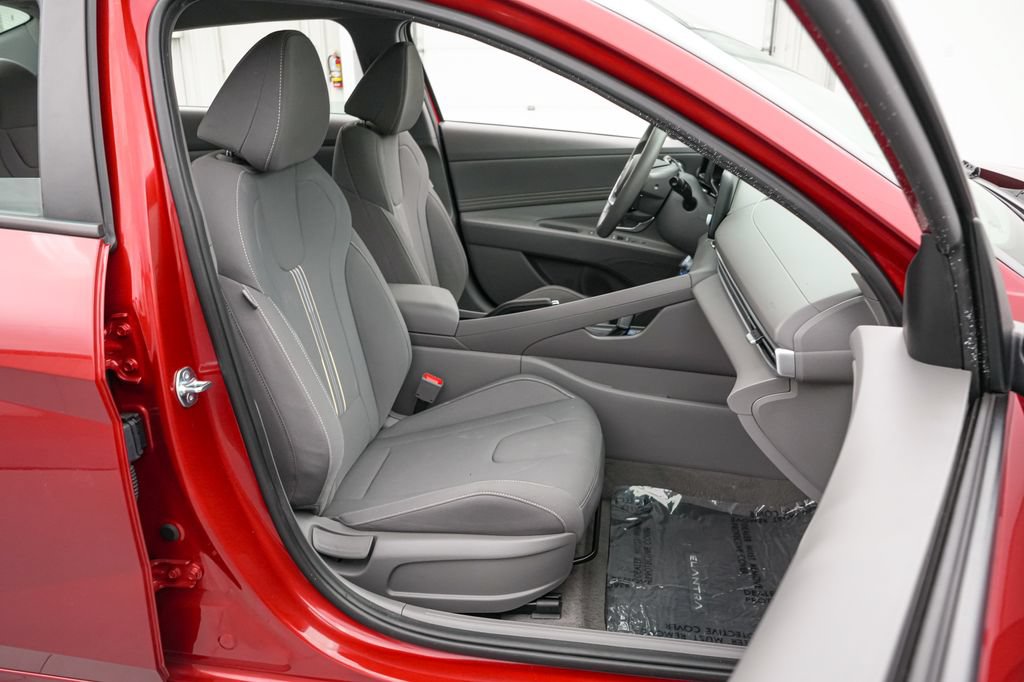 Used 2025 Hyundai Elantra Sport FWD image 20