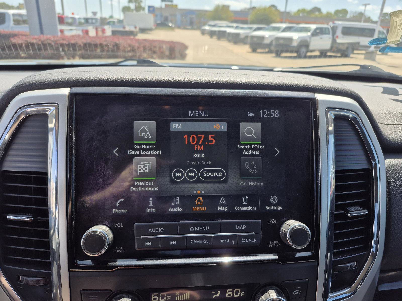 Used 2020 Nissan Titan SV w/ SV Convenience Package image 11