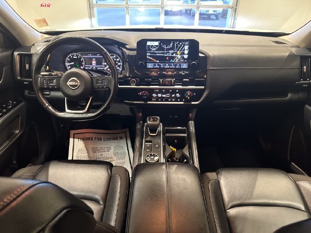 Used 2023 Nissan Pathfinder SL AWD/4WD image 9