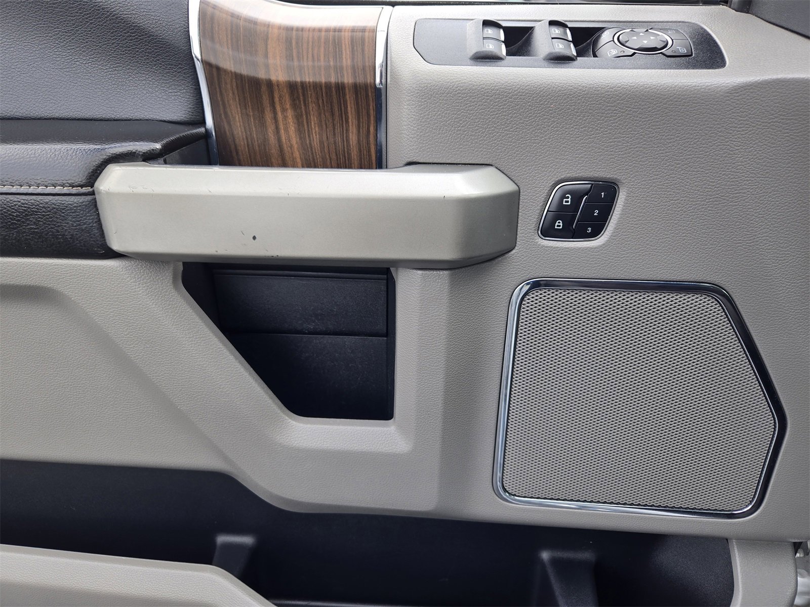 Certified 2017 Ford F150 Lariat image 21