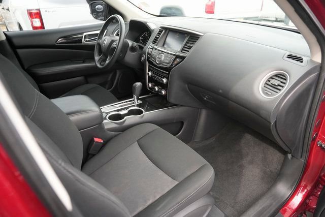 Used 2020 Nissan Pathfinder SV image 16