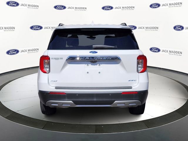 Certified 2022 Ford Explorer XLT w/ Equipment Group 202A image 3