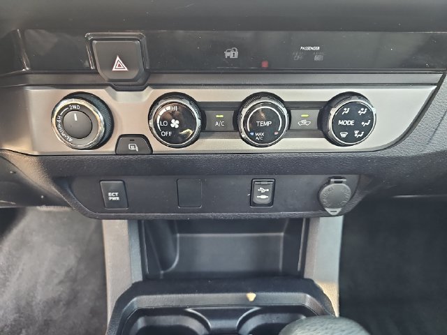 Used 2017 Toyota Tacoma SR AWD/4WD image 25