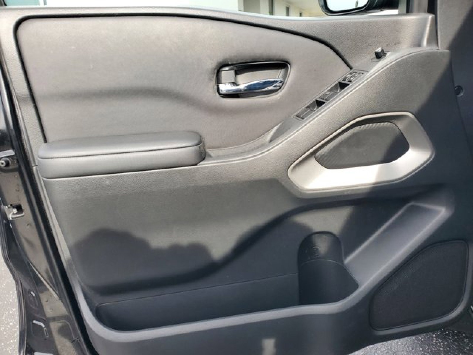 Used 2022 Nissan Frontier SV image 12