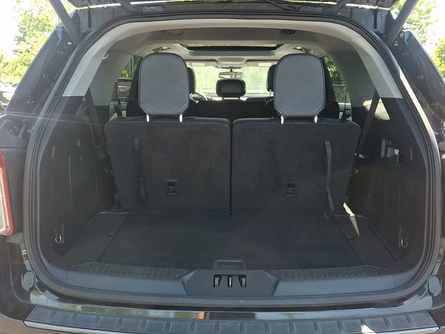 Certified 2022 Ford Explorer XLT w/ Equipment Group 202A AWD/4WD image 35
