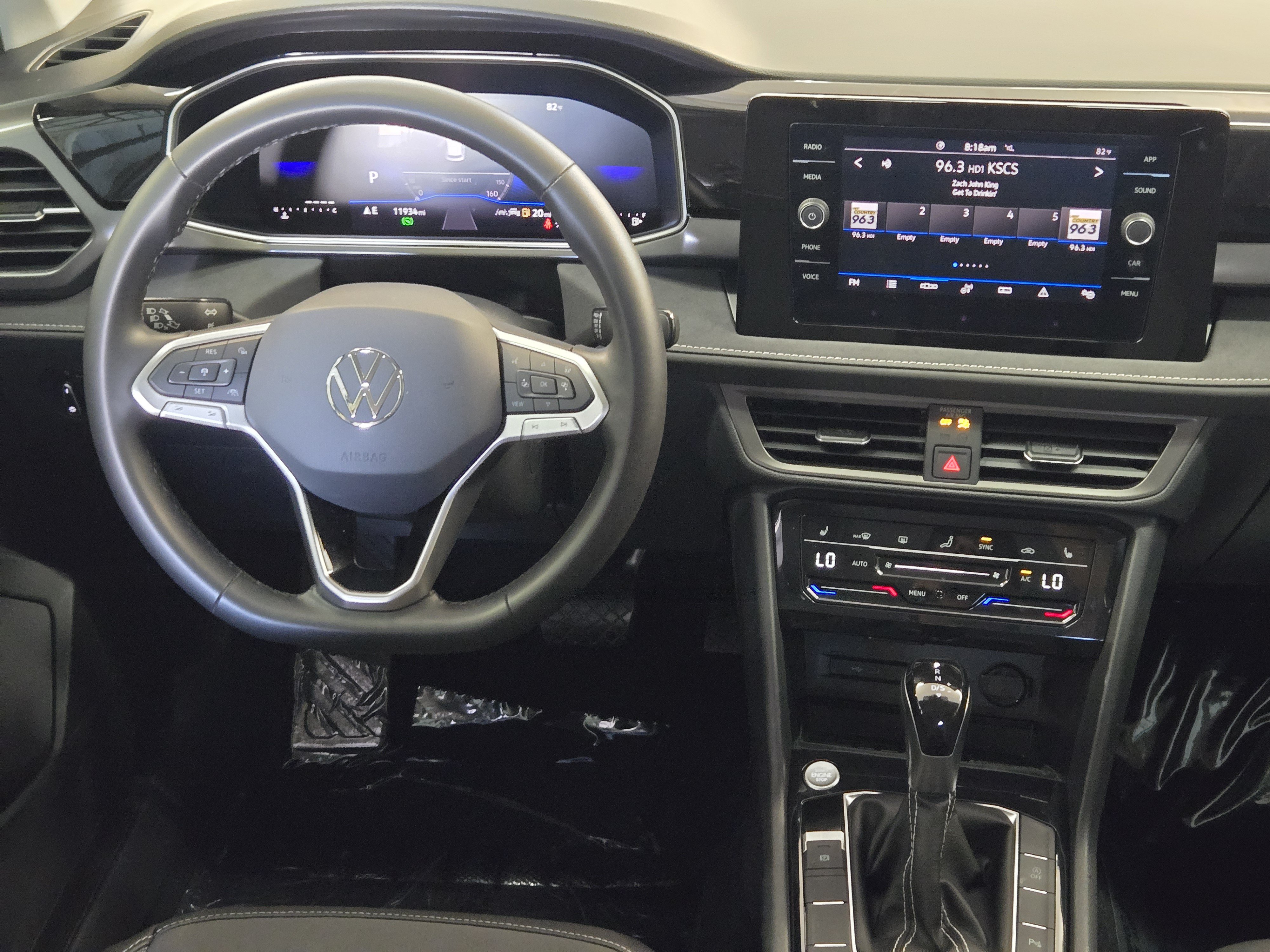 Used 2025 Volkswagen Taos SE FWD image 29