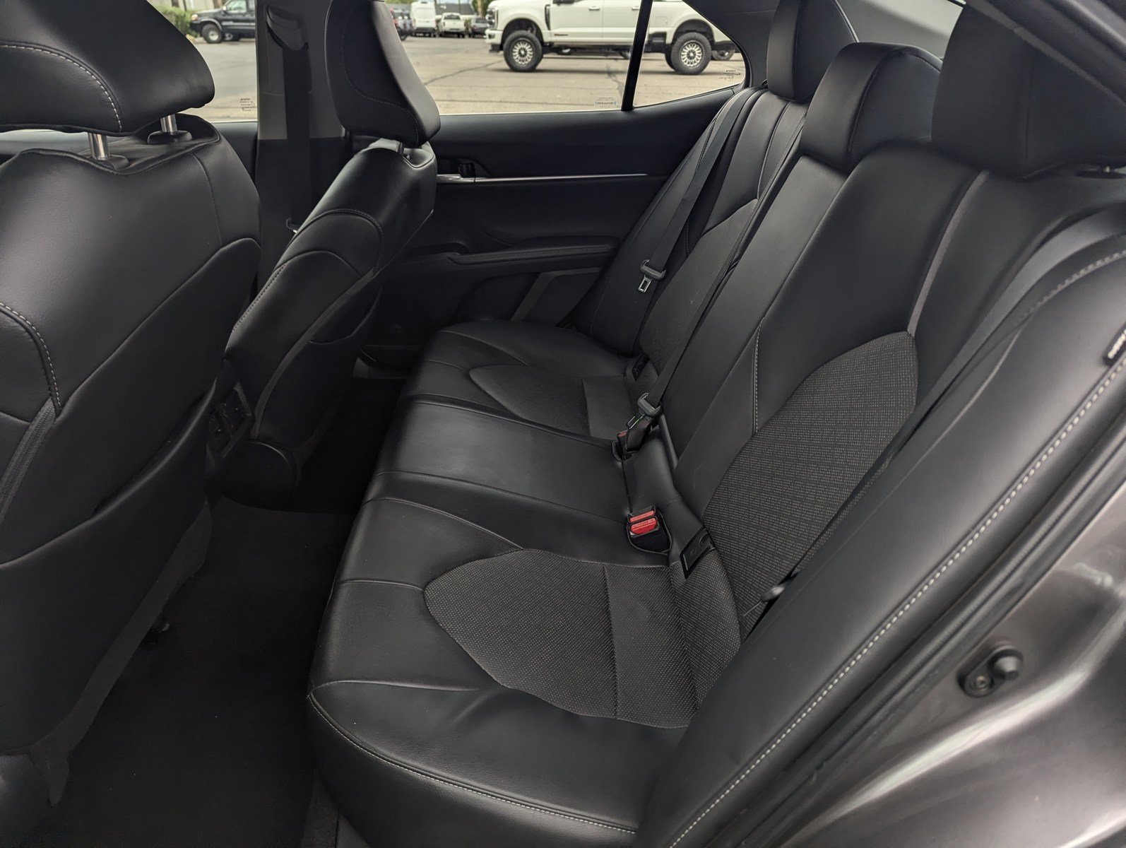 Used 2024 Toyota Camry XSE FWD image 4