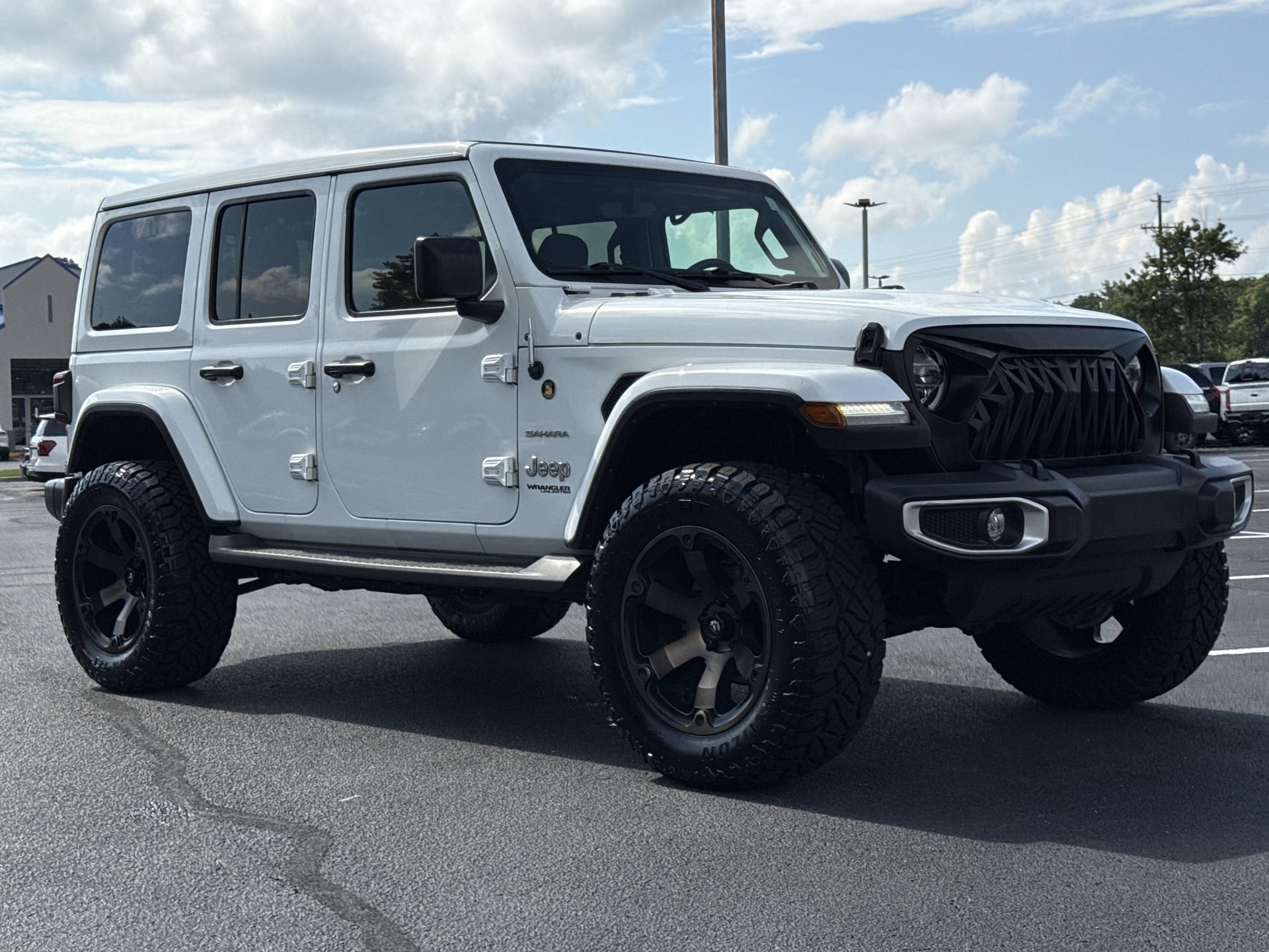 Used 2022 Jeep Wrangler Unlimited Sahara w/ LED Lighting Group AWD/4WD image 29