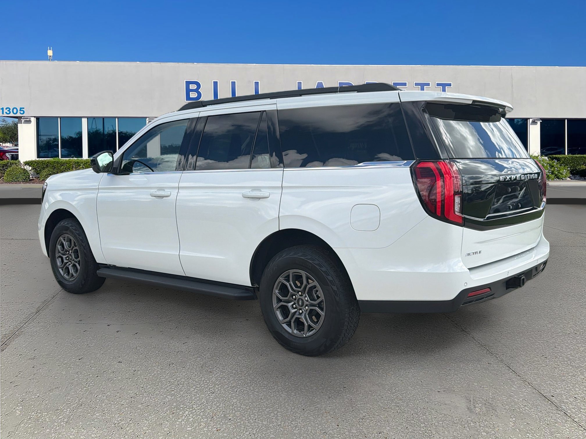 Certified 2025 Ford Expedition Active RWD image 5