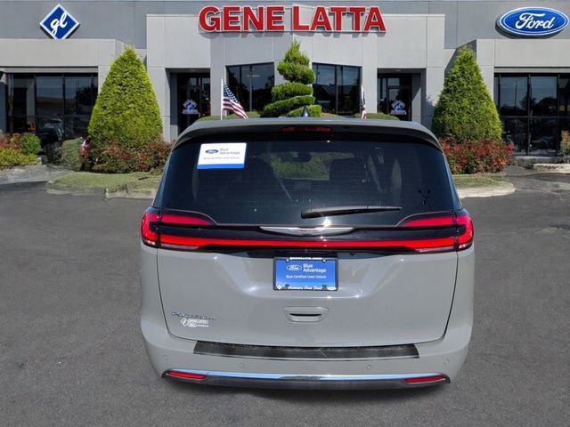 Used 2023 Chrysler Pacifica Touring-L FWD image 4