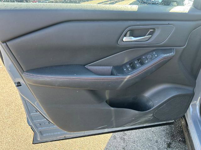 Used 2025 Nissan Rogue SV AWD/4WD image 17