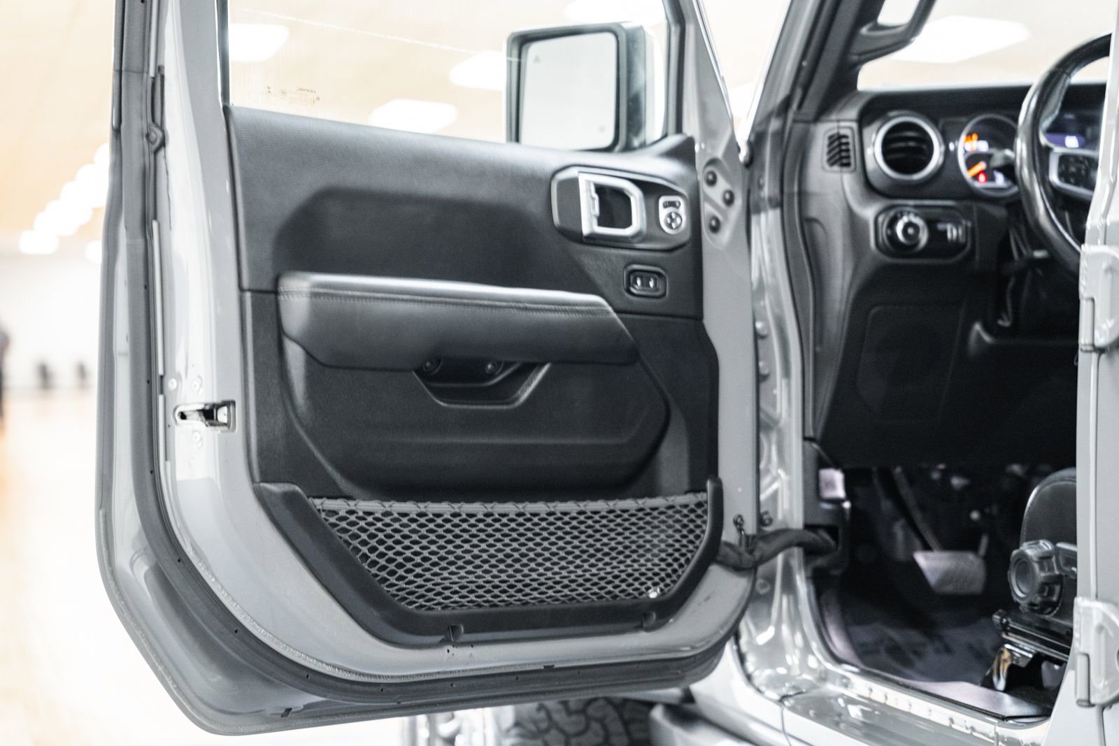 Used 2023 Jeep Wrangler Unlimited Rubicon 392 image 45