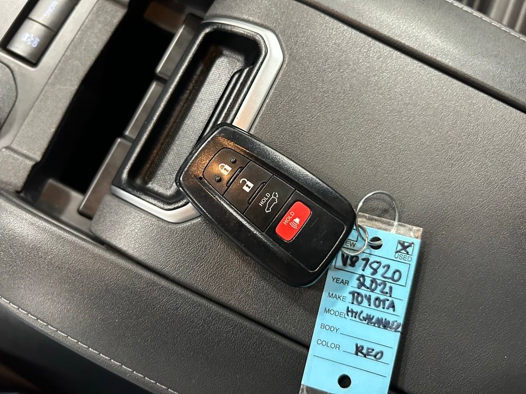 Used 2021 Toyota Highlander XSE AWD/4WD image 23