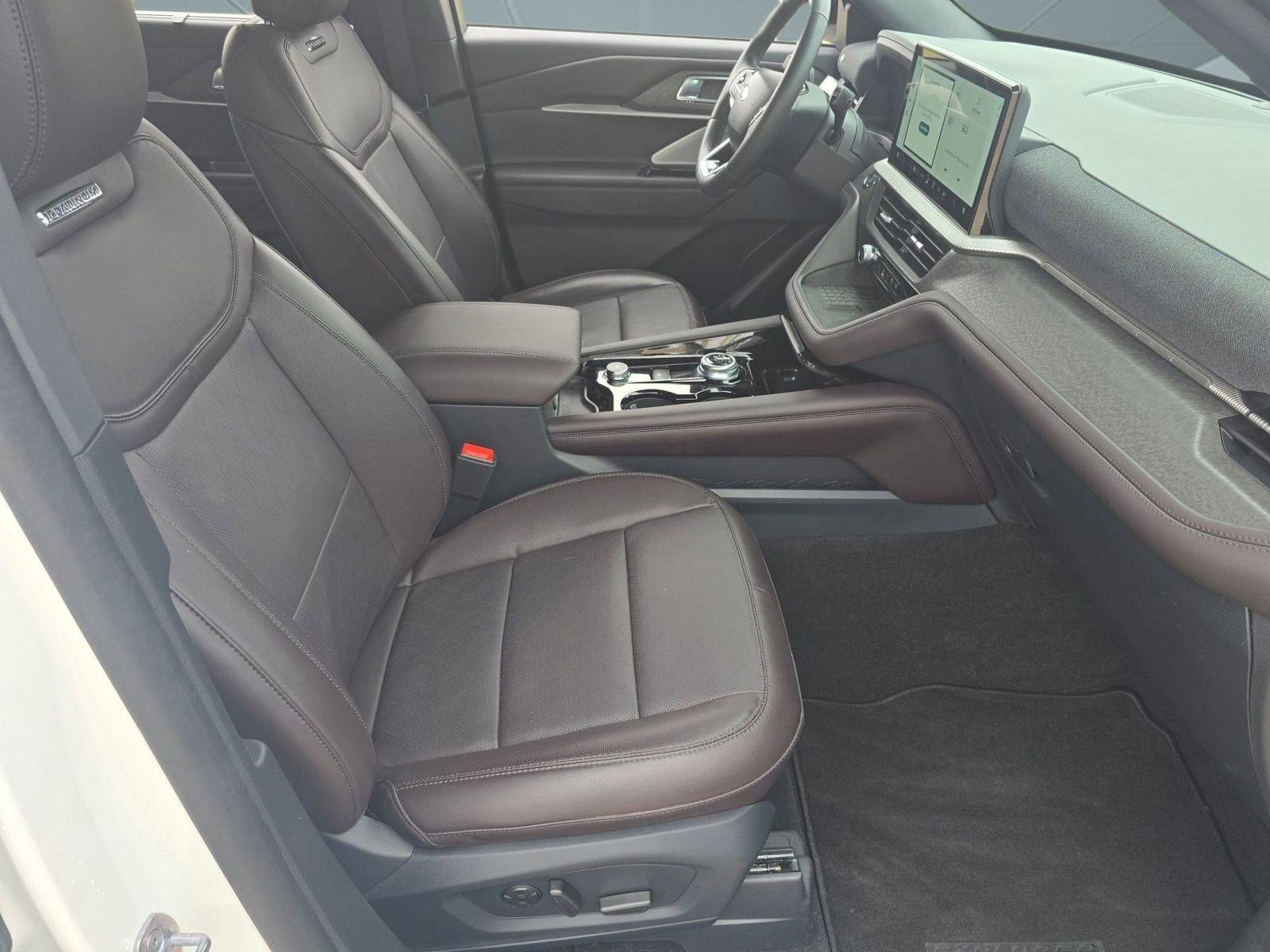 Certified 2025 Ford Explorer Platinum image 29