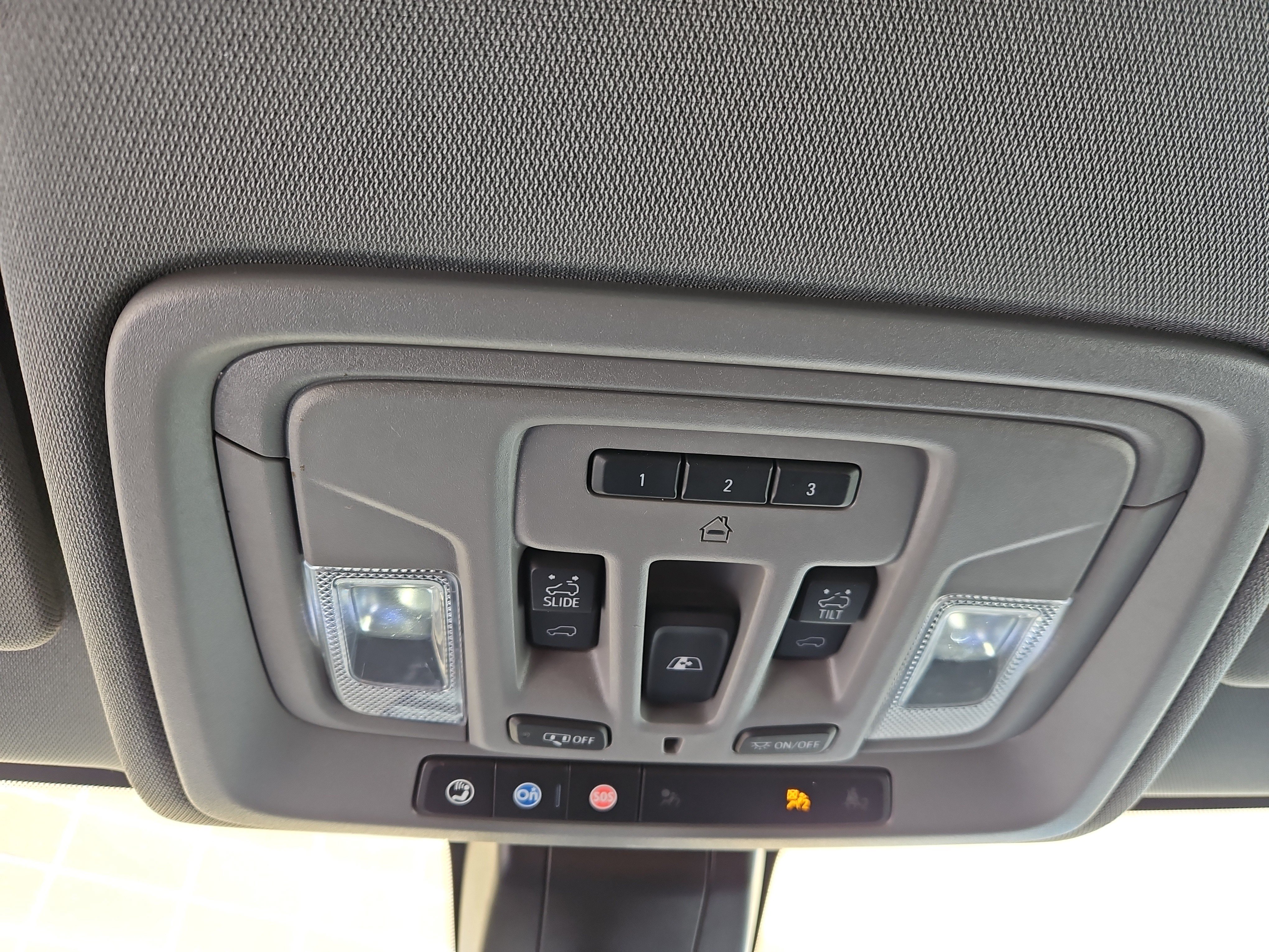 Used 2022 GMC Sierra 3500 Denali w/ Technology Package AWD/4WD image 5