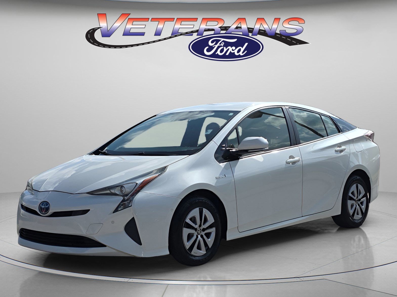 Used 2017 Toyota Prius Four image 1