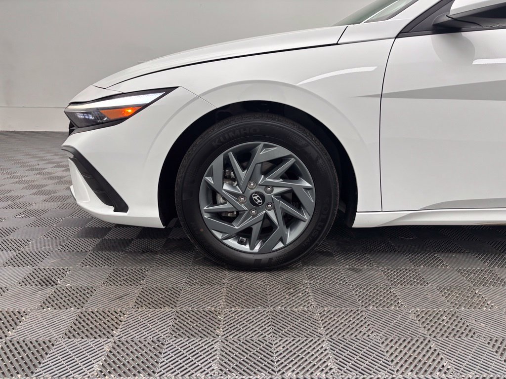 Used 2024 Hyundai Elantra SEL FWD image 16