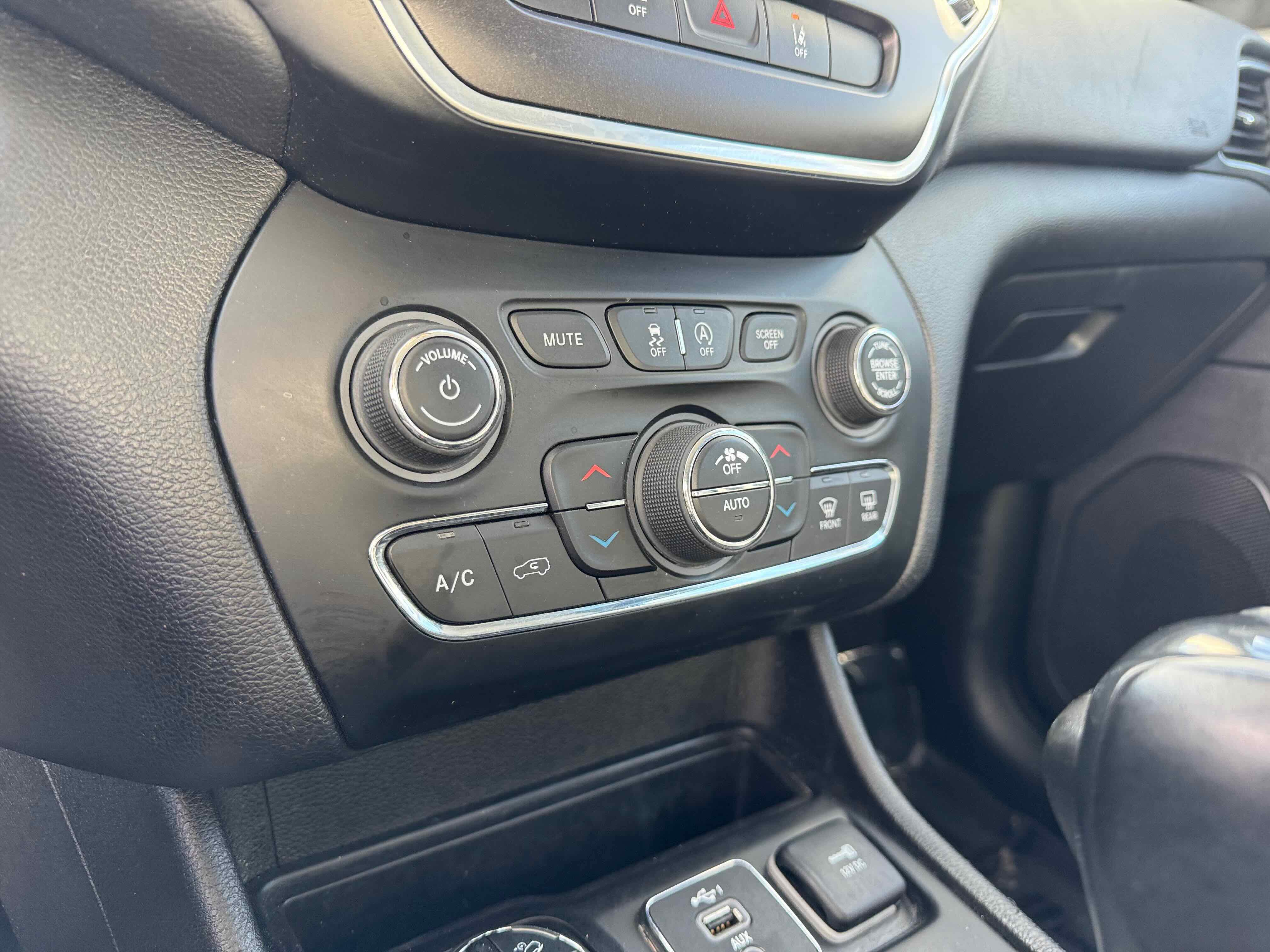 Used 2021 Jeep Cherokee Trailhawk w/ Comfort/Convenience Group image 20