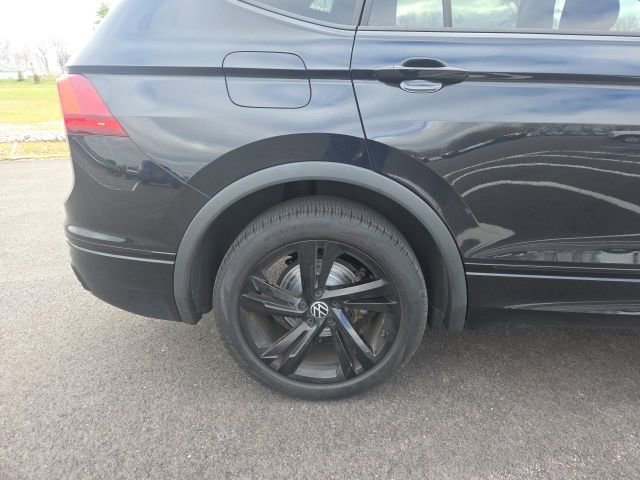 Used 2023 Volkswagen Tiguan SE R-Line AWD/4WD image 10