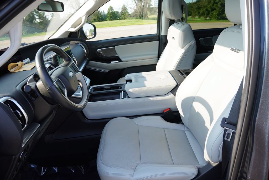 Certified 2025 Ford Expedition Platinum w/ Driver's Package AWD/4WD image 16
