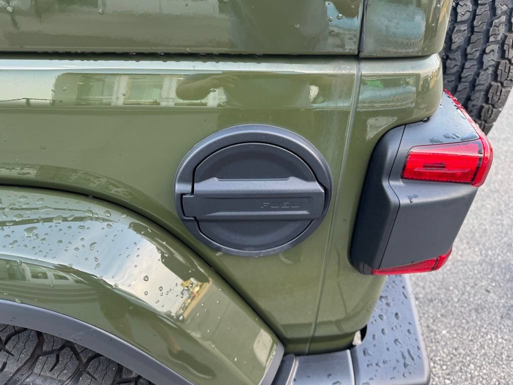 Used 2021 Jeep Wrangler Unlimited Sahara AWD/4WD image 43