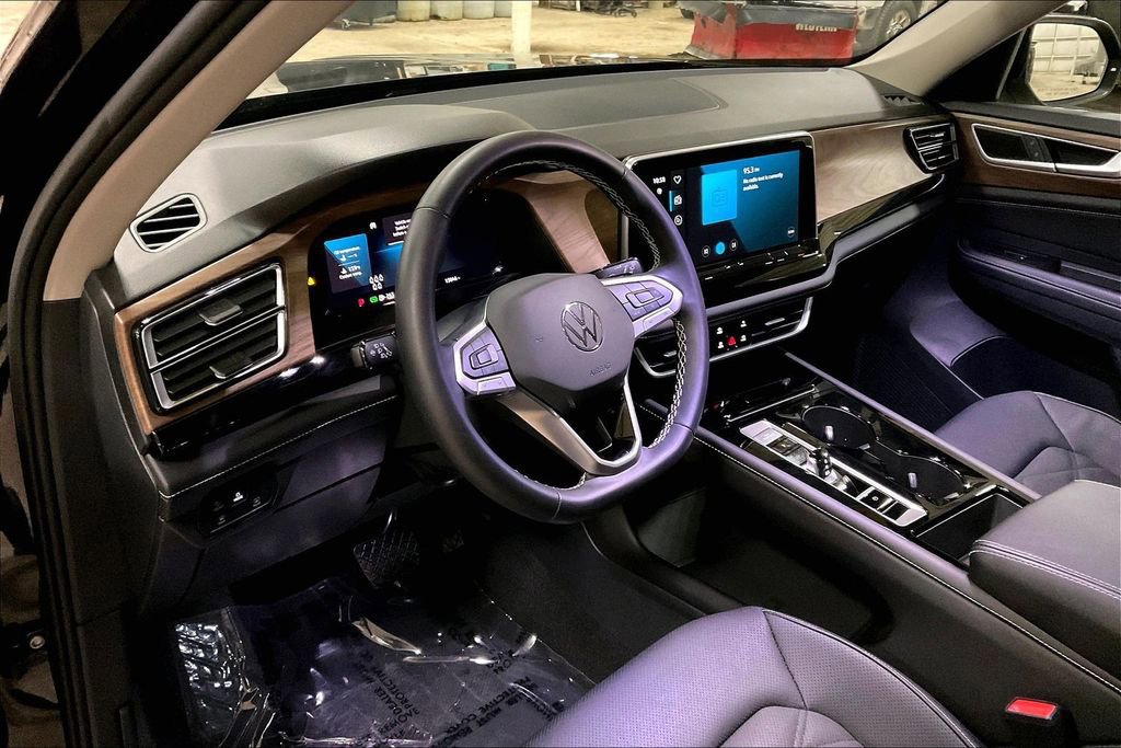 Used 2025 Volkswagen Atlas SE image 13