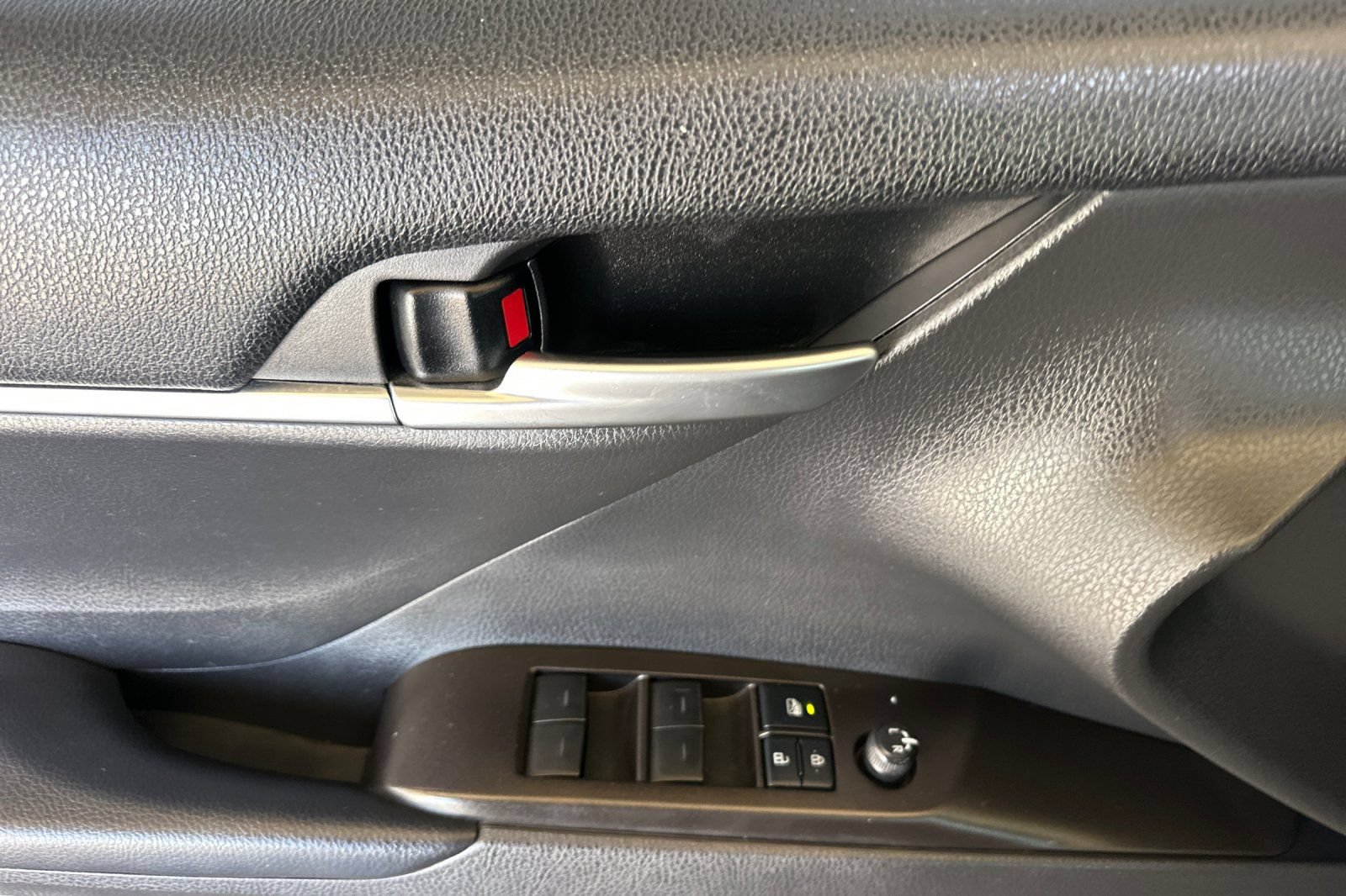 Used 2021 Toyota Camry LE w/ Cold Weather Package FWD image 10