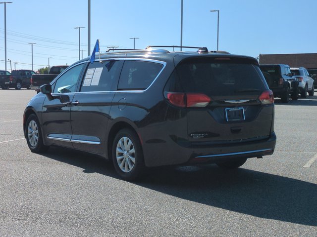 Used 2019 Chrysler Pacifica Touring-L FWD image 6
