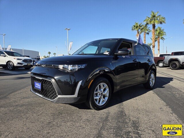Used 2025 Kia Soul LX w/ LX Technology Package FWD image 3