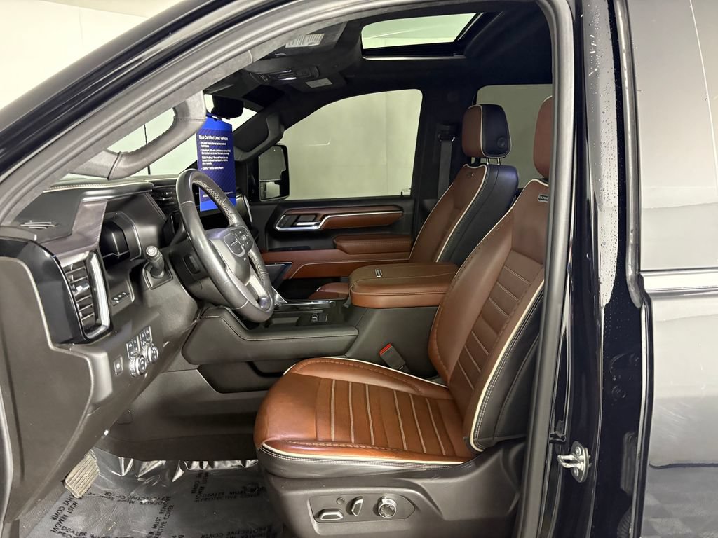 Used 2024 GMC Sierra 3500 Denali Ultimate AWD/4WD image 13