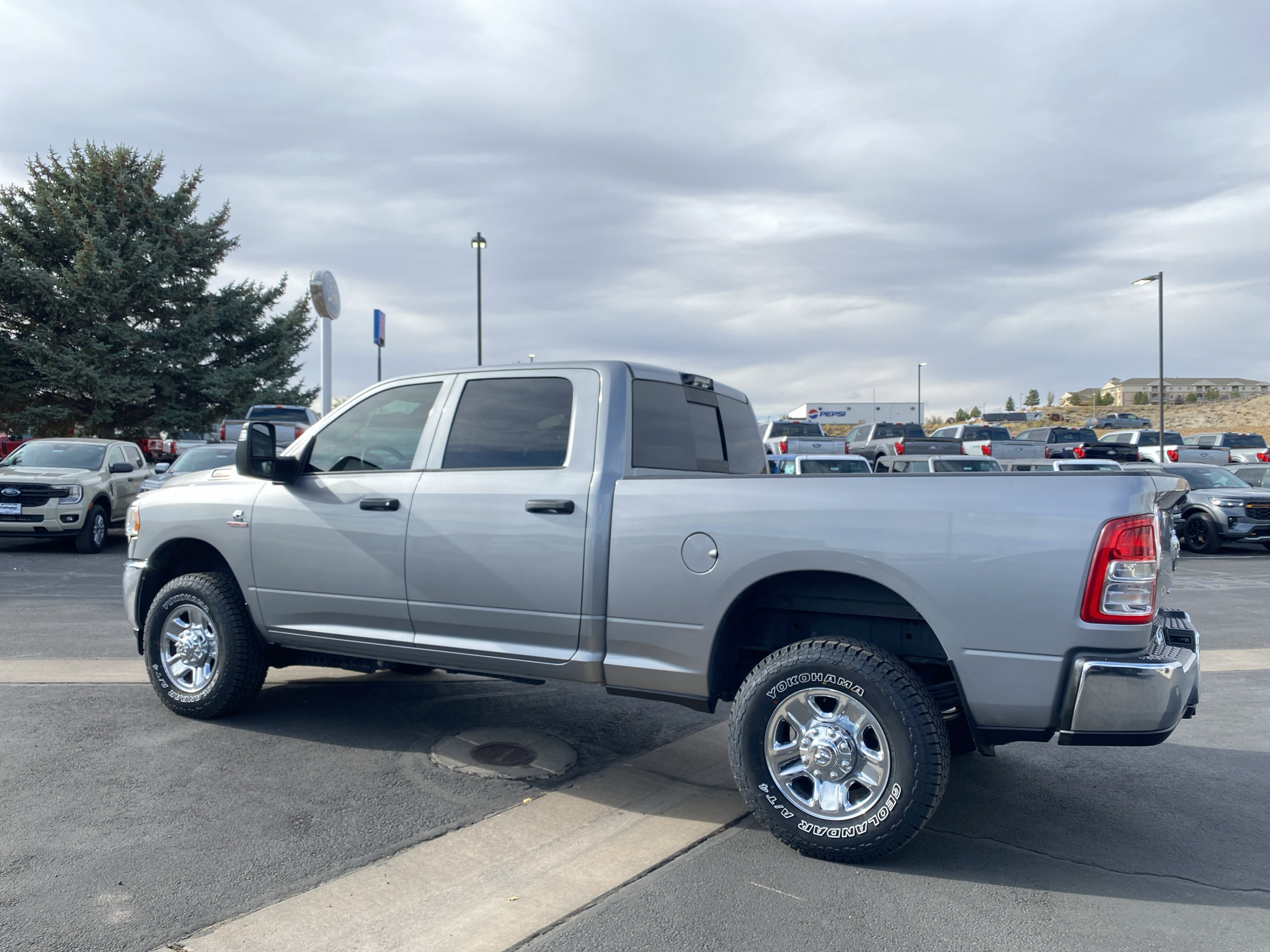 Used 2024 RAM 3500 Tradesman w/ Chrome Appearance Group AWD/4WD image 25