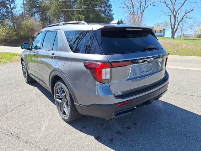 Certified 2025 Ford Explorer ST-Line w/ Premium Package image 5