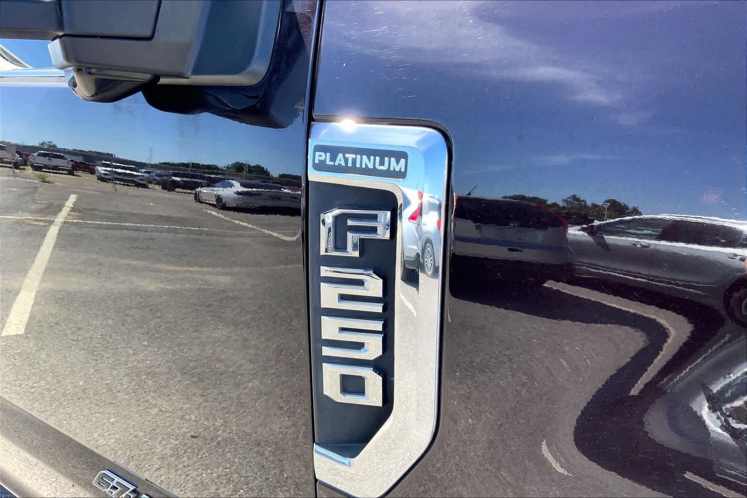 Certified 2019 Ford F250 Platinum w/ Platinum Ultimate Package AWD/4WD image 10