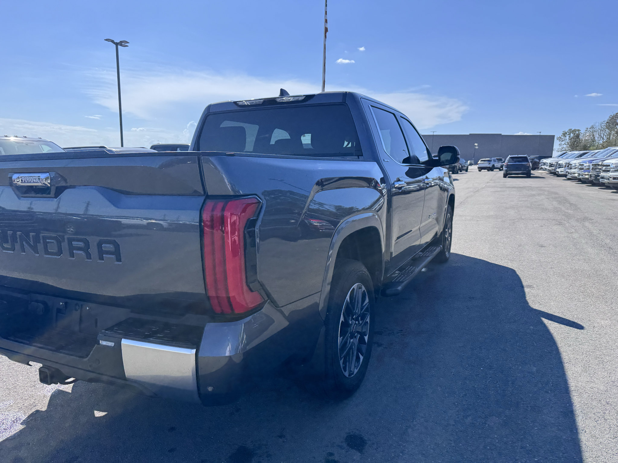Used 2025 Toyota Tundra Limited AWD/4WD image 6