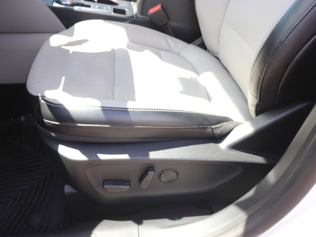 Certified 2025 Ford Escape SE FWD image 16