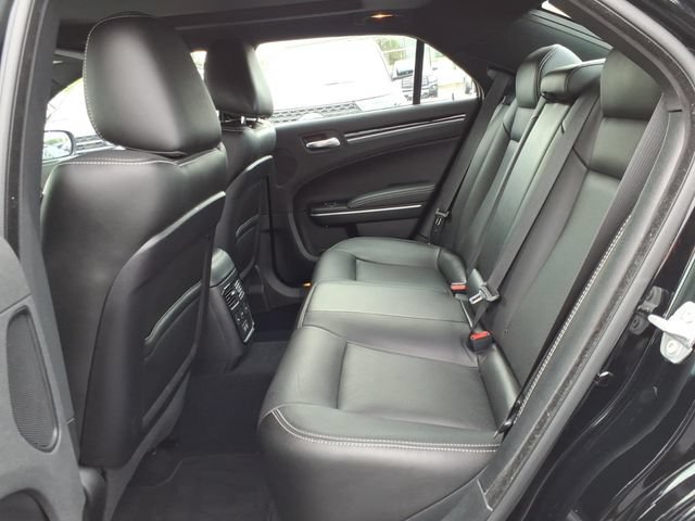 Used 2022 Chrysler 300 S w/ Comfort Group RWD image 8