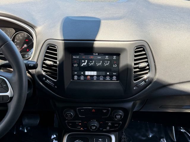 Used 2021 Jeep Compass Latitude AWD/4WD image 12