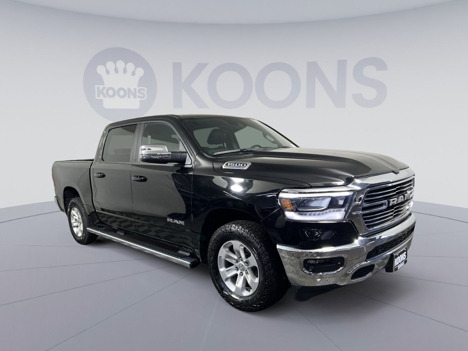 Used 2023 RAM 1500 Laramie AWD/4WD image 2