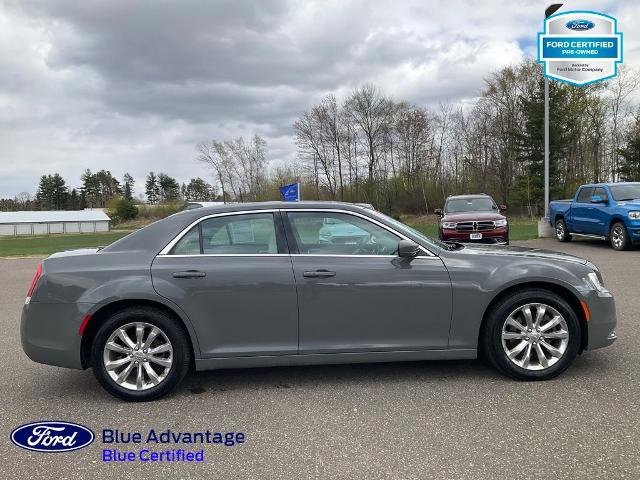 Used 2017 Chrysler 300 Limited AWD/4WD image 19