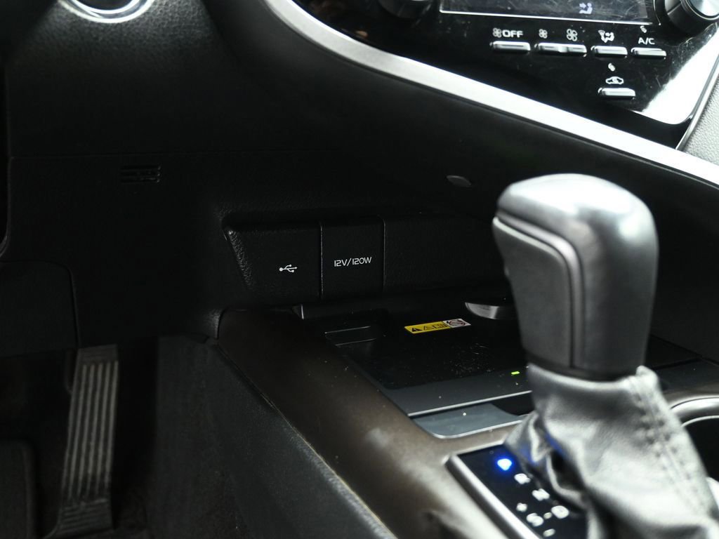 Used 2022 Toyota Camry XSE image 31