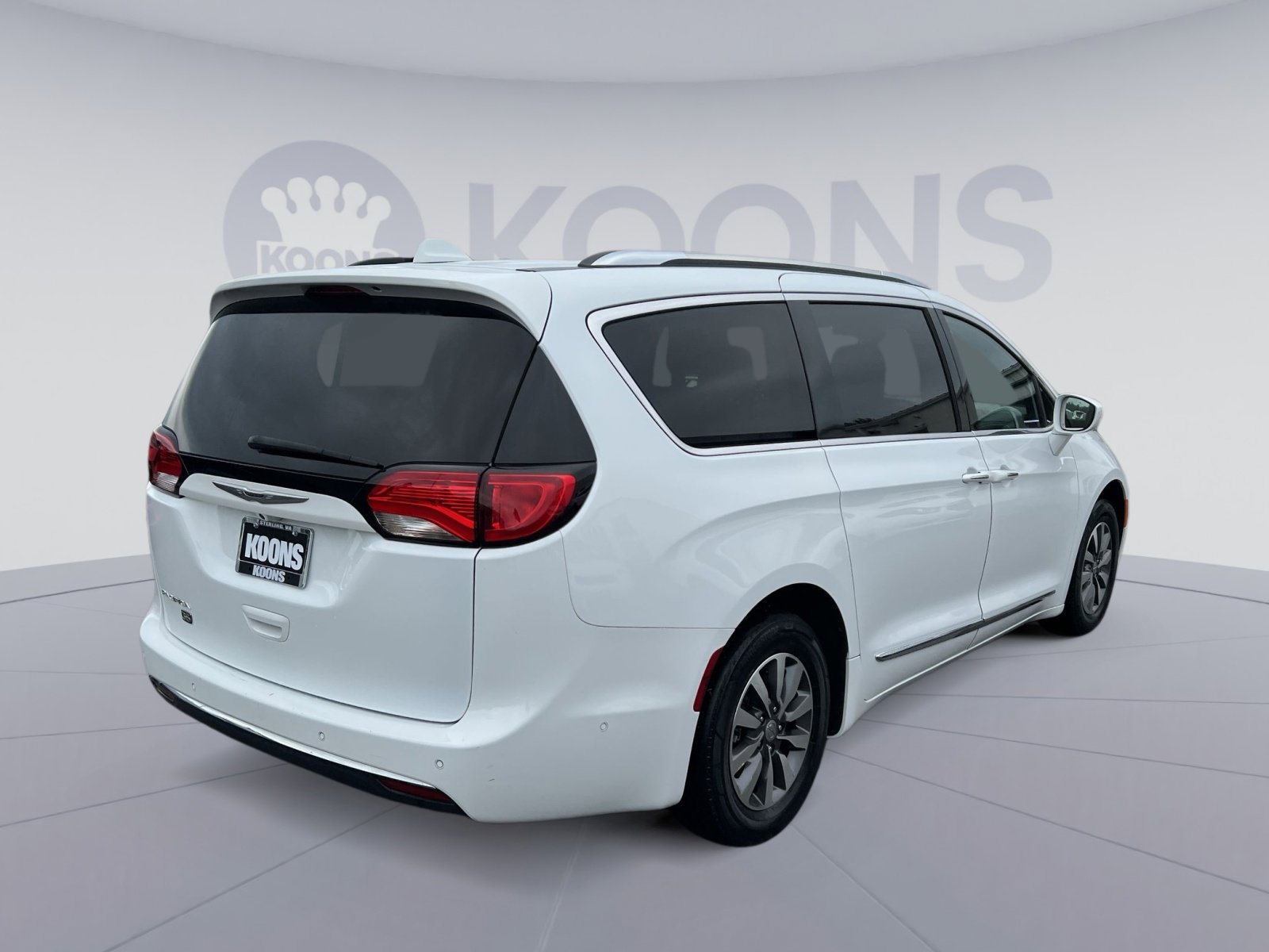 Used 2020 Chrysler Pacifica Touring-L FWD image 11