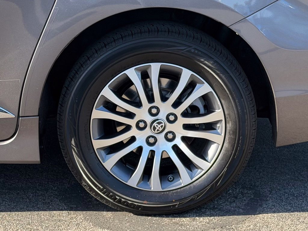 Used 2020 Toyota Sienna XLE FWD image 12