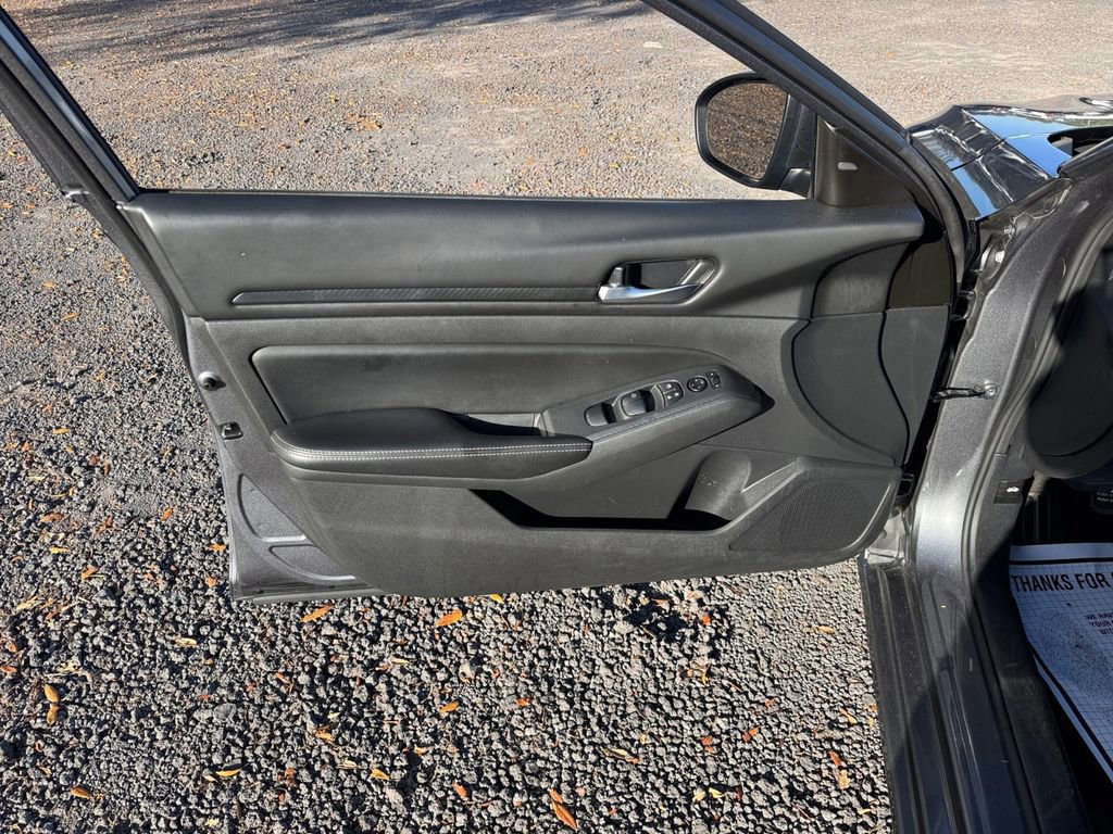 Used 2024 Nissan Altima 2.5 SV image 31
