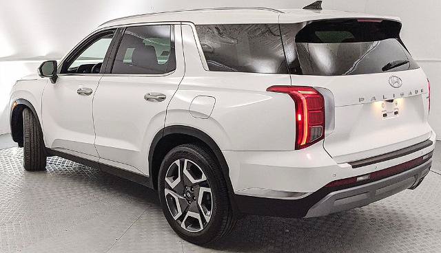 Used 2025 Hyundai Palisade Limited AWD/4WD image 4