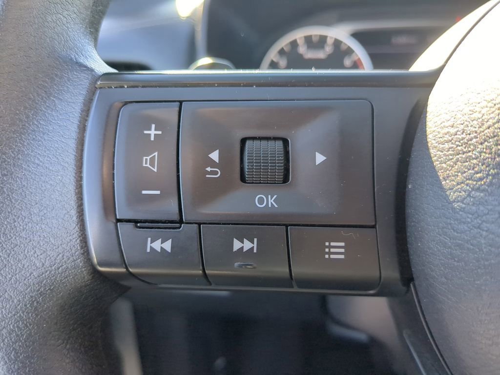 Used 2024 Nissan Rogue SV AWD/4WD image 29