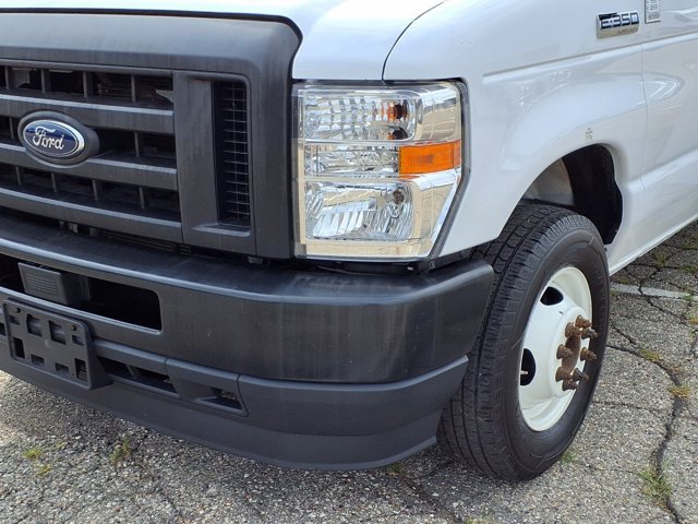 Certified 2022 Ford E-350 and Econoline 350 Super Duty RWD image 28