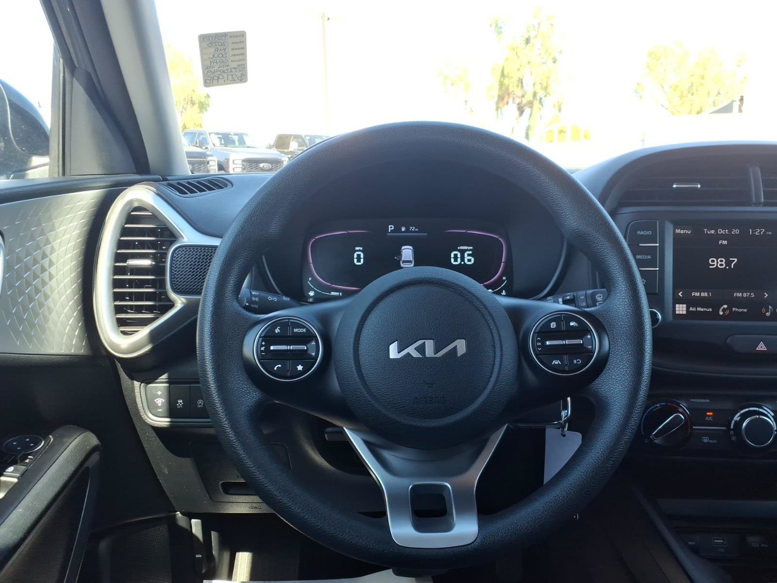 Used 2025 Kia Soul LX w/ LX Technology Package FWD image 19