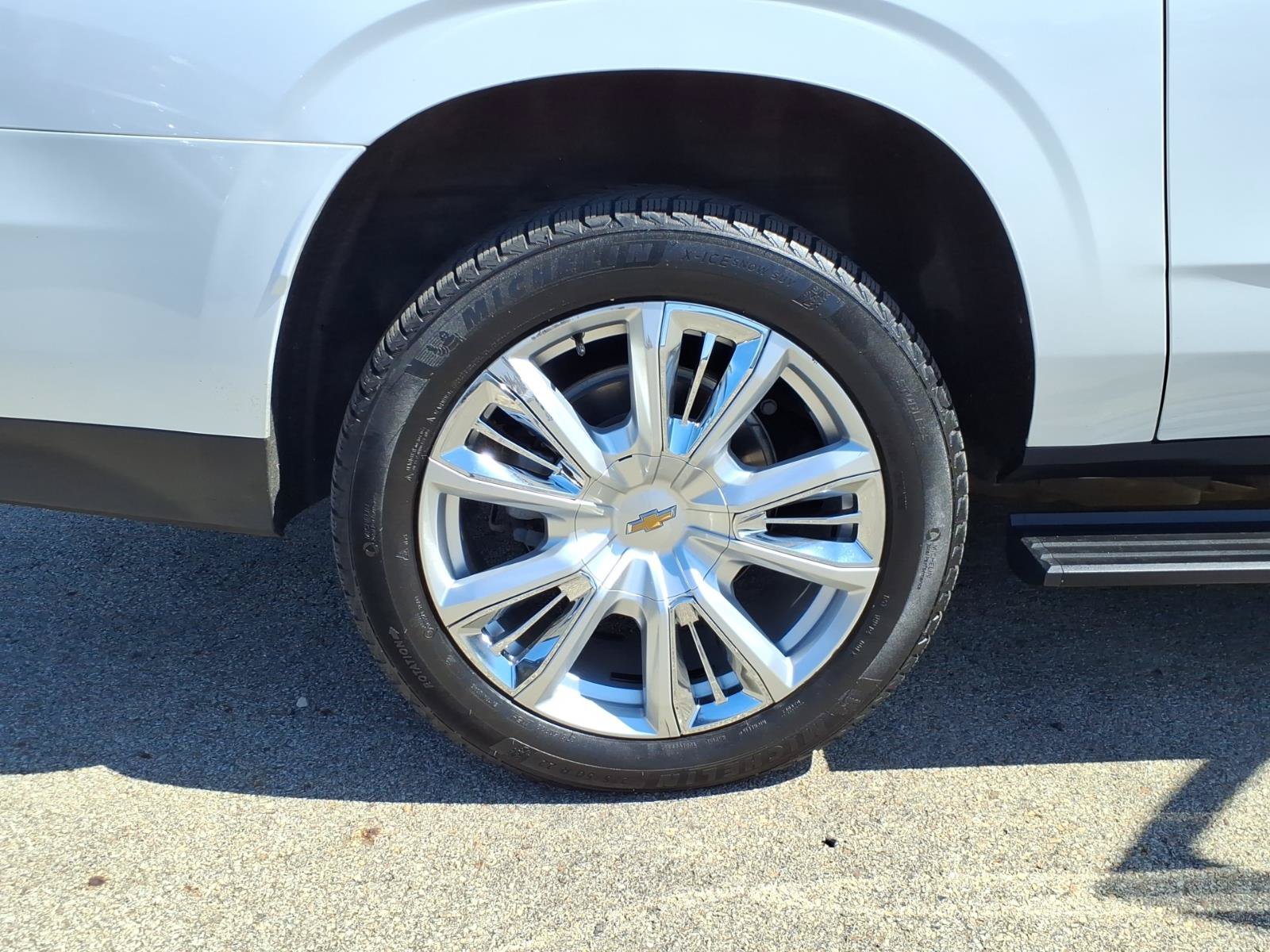 Used 2023 Chevrolet Suburban High Country w/ Advanced Technology Package AWD/4WD image 5