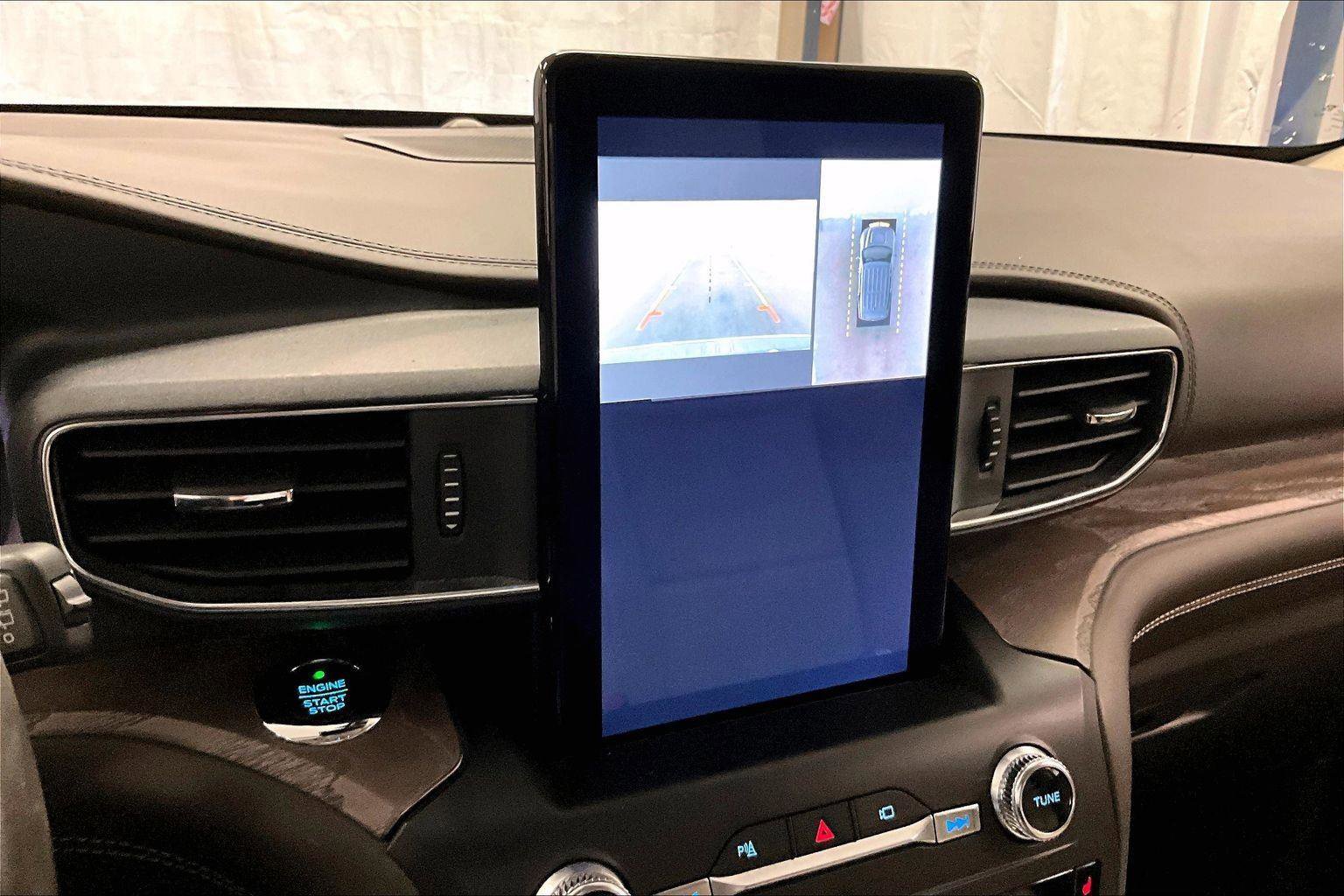 Certified 2020 Ford Explorer Platinum w/ Premium Technology Package image 20