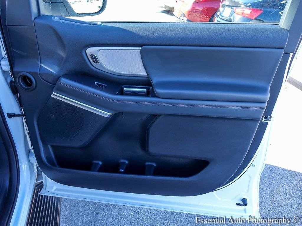 Certified 2025 Ford Expedition Active AWD/4WD image 28